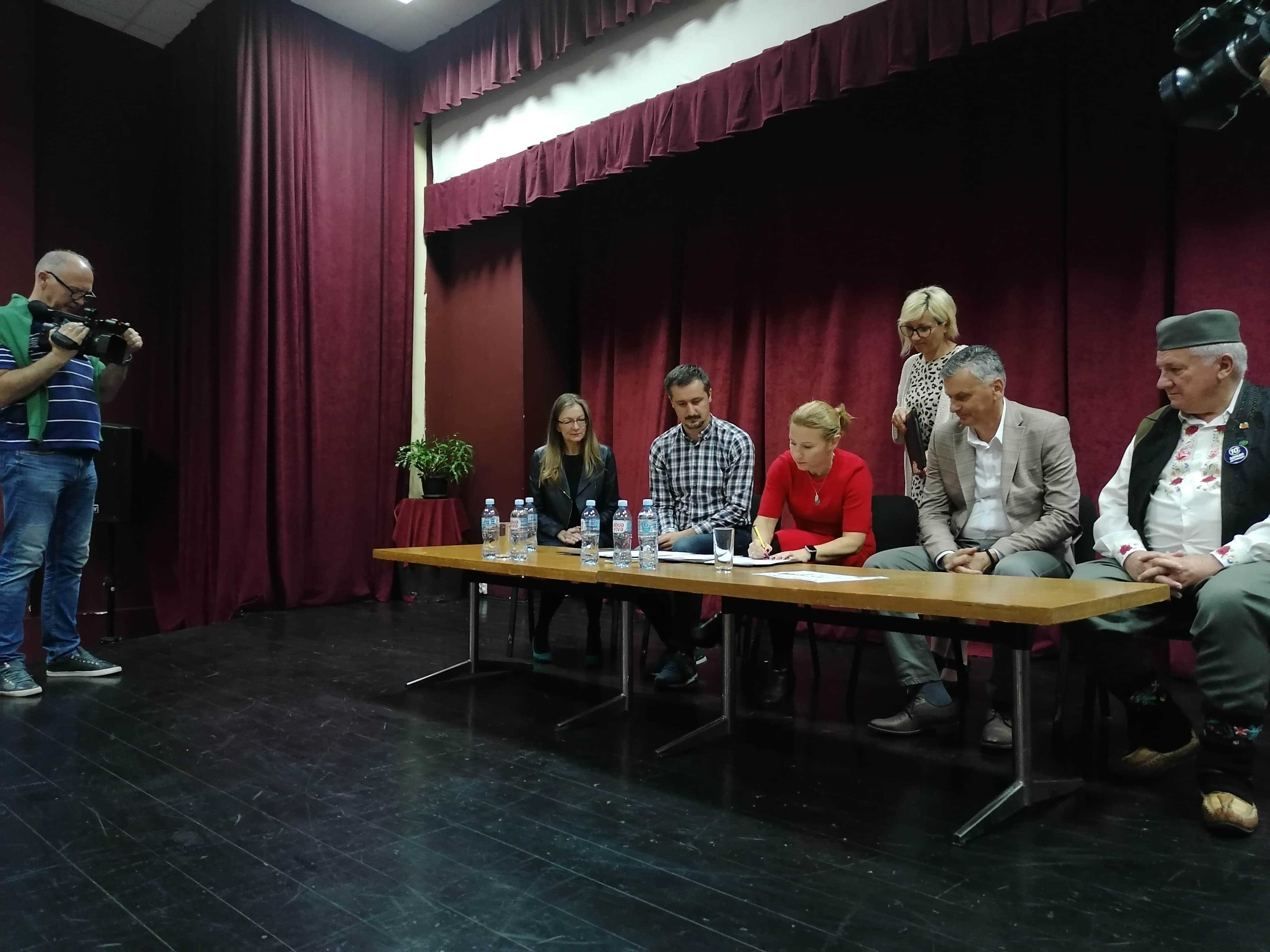 FONDACIJA ANA I VLADE DIVAC I " EKO AGRAR" POMAŽU PROIZVOĐAČIMA HRANE NA ZLATIBORU