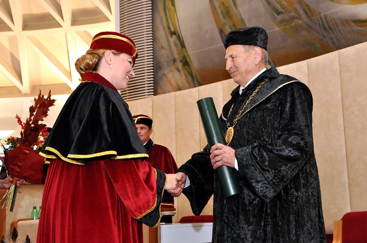 Titula počasnog doktora u Slovačkoj dodeljena profesoru Janu Kišgeciju