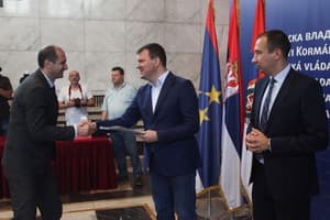 Predsednik Mirović uručio ugovore lokalnim samoupravama za projekte iz oblasti poljoprivrede
