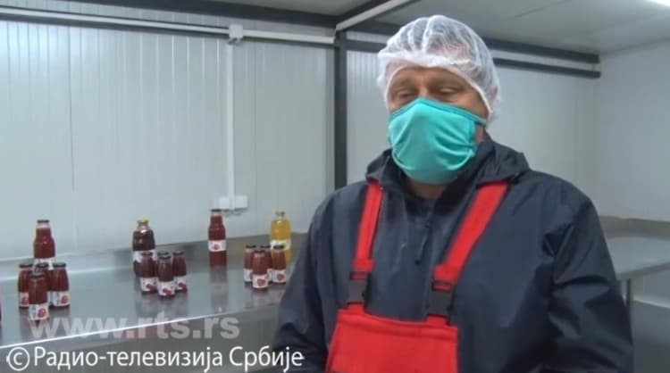 Zadrugari iz Arilja poklonili nekoliko tona matičnih sokova lekarima i policiji