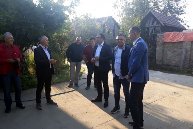 Radojević i Nedimović obišli poljoprivredna gazdinstva u opštini Bečej