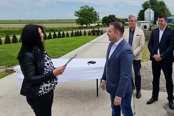 Sekretar Božić u Banatskom Dvoru dodelio subvencije za farmere